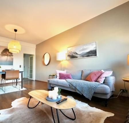 רובניימי Cozy And Bright 2-Bedroom Apartment Washer And Dryer, King Size Bed מראה חיצוני תמונה