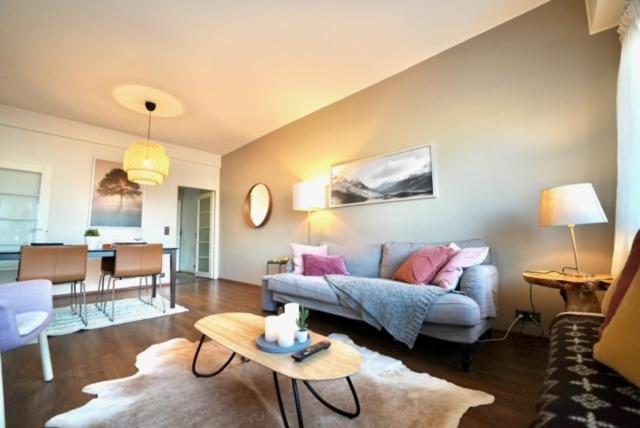 רובניימי Cozy And Bright 2-Bedroom Apartment Washer And Dryer, King Size Bed מראה חיצוני תמונה