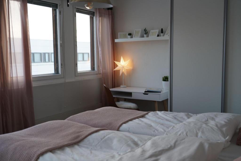 רובניימי Cozy And Bright 2-Bedroom Apartment Washer And Dryer, King Size Bed מראה חיצוני תמונה