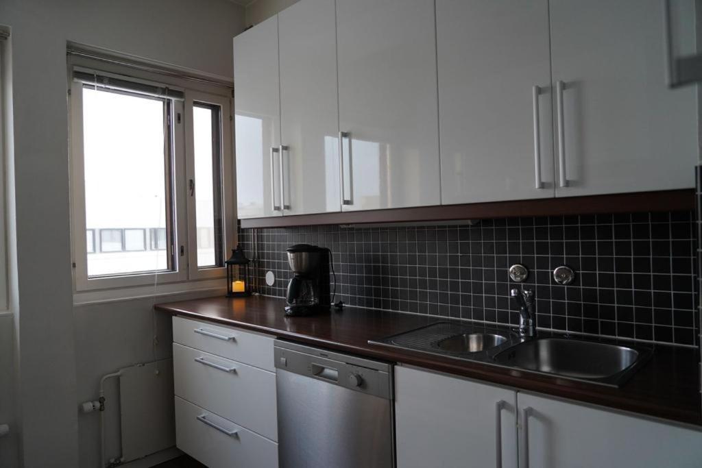 רובניימי Cozy And Bright 2-Bedroom Apartment Washer And Dryer, King Size Bed מראה חיצוני תמונה