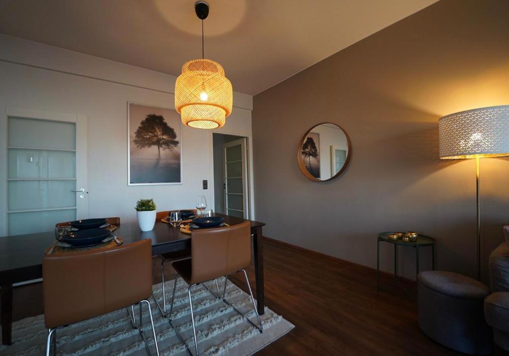 רובניימי Cozy And Bright 2-Bedroom Apartment Washer And Dryer, King Size Bed מראה חיצוני תמונה